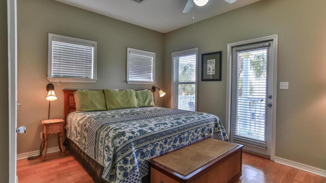 Biglows Bungalow - About A Quarter Mile To Private Neighborhood Beach Access, Pet Friendly, Community Pool デスティン エクステリア 写真