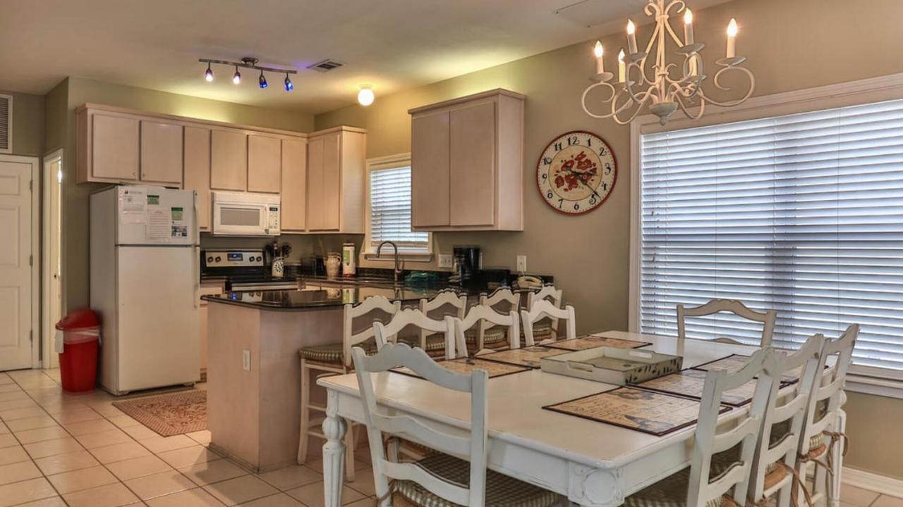 Biglows Bungalow - About A Quarter Mile To Private Neighborhood Beach Access, Pet Friendly, Community Pool デスティン エクステリア 写真